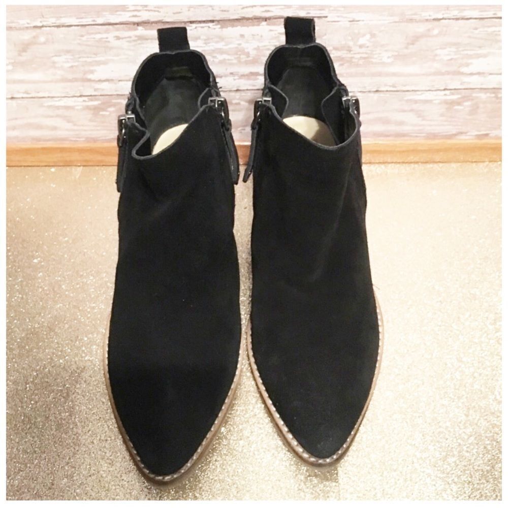 ✨HP✨Dolce Vita Saira Zipper Ankle Boot✨